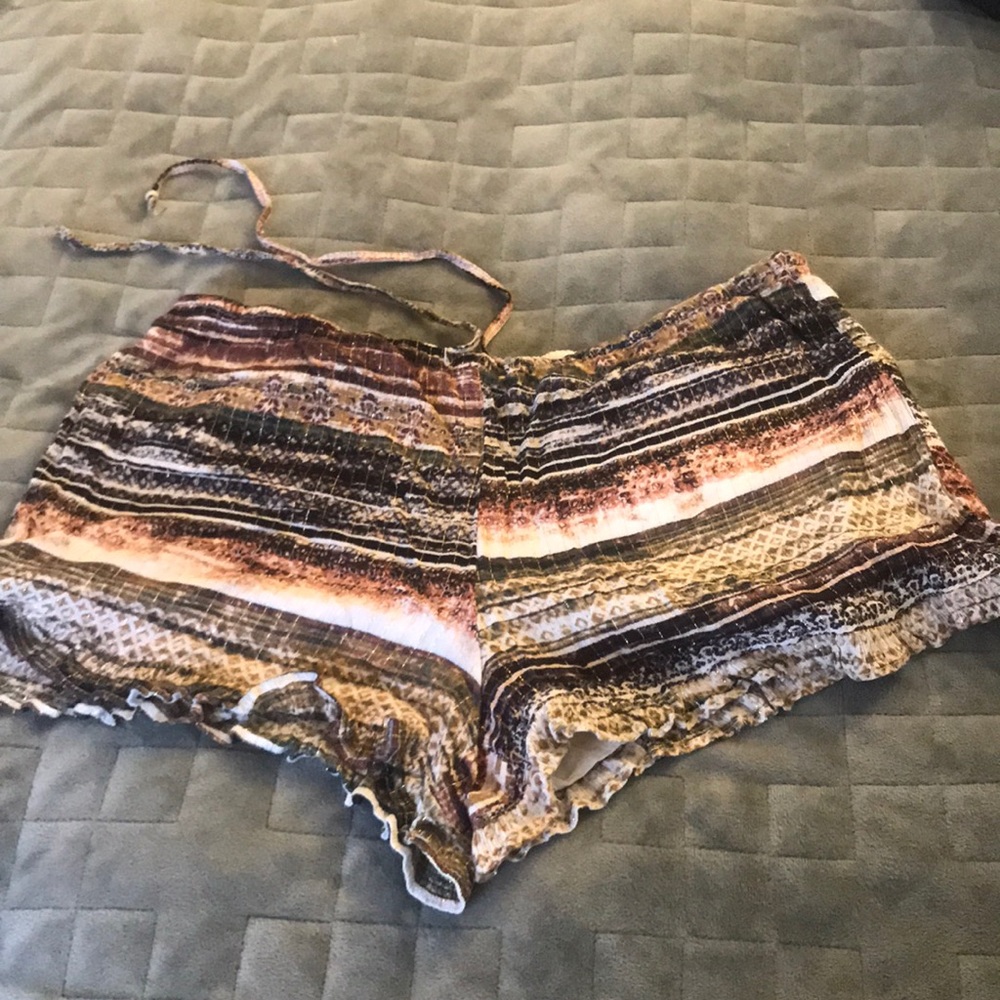 Ruffle cloth shorts with tie